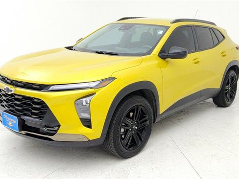 Used 2024 Chevrolet Trax ACTIV w/ Driver Confidence Package image 1