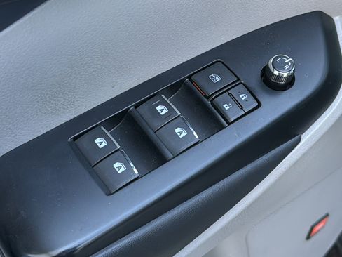 Used 2014 Toyota Highlander Limited w/ Driver Technology Package AWD/4WD image 25