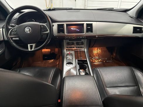 Used 2013 Jaguar XF RWD image 21