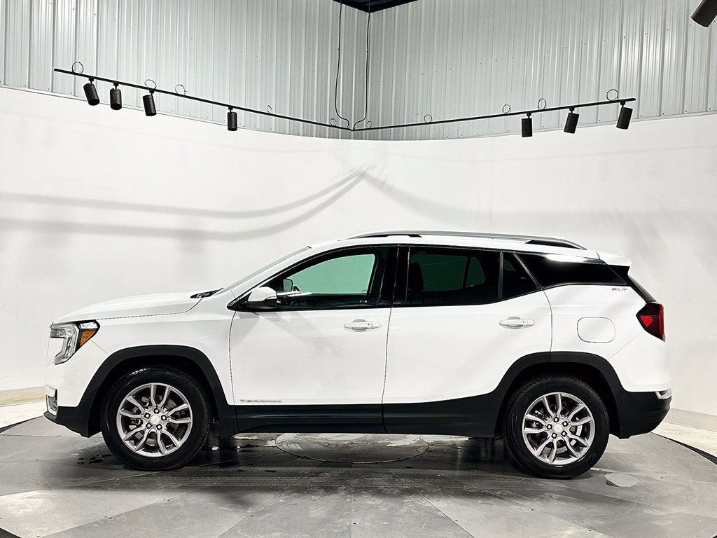 Used 2023 GMC Terrain SLT AWD/4WD image 17