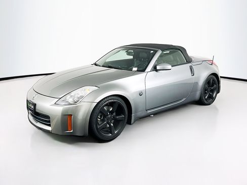 Used 2006 Nissan 350Z Touring image 3