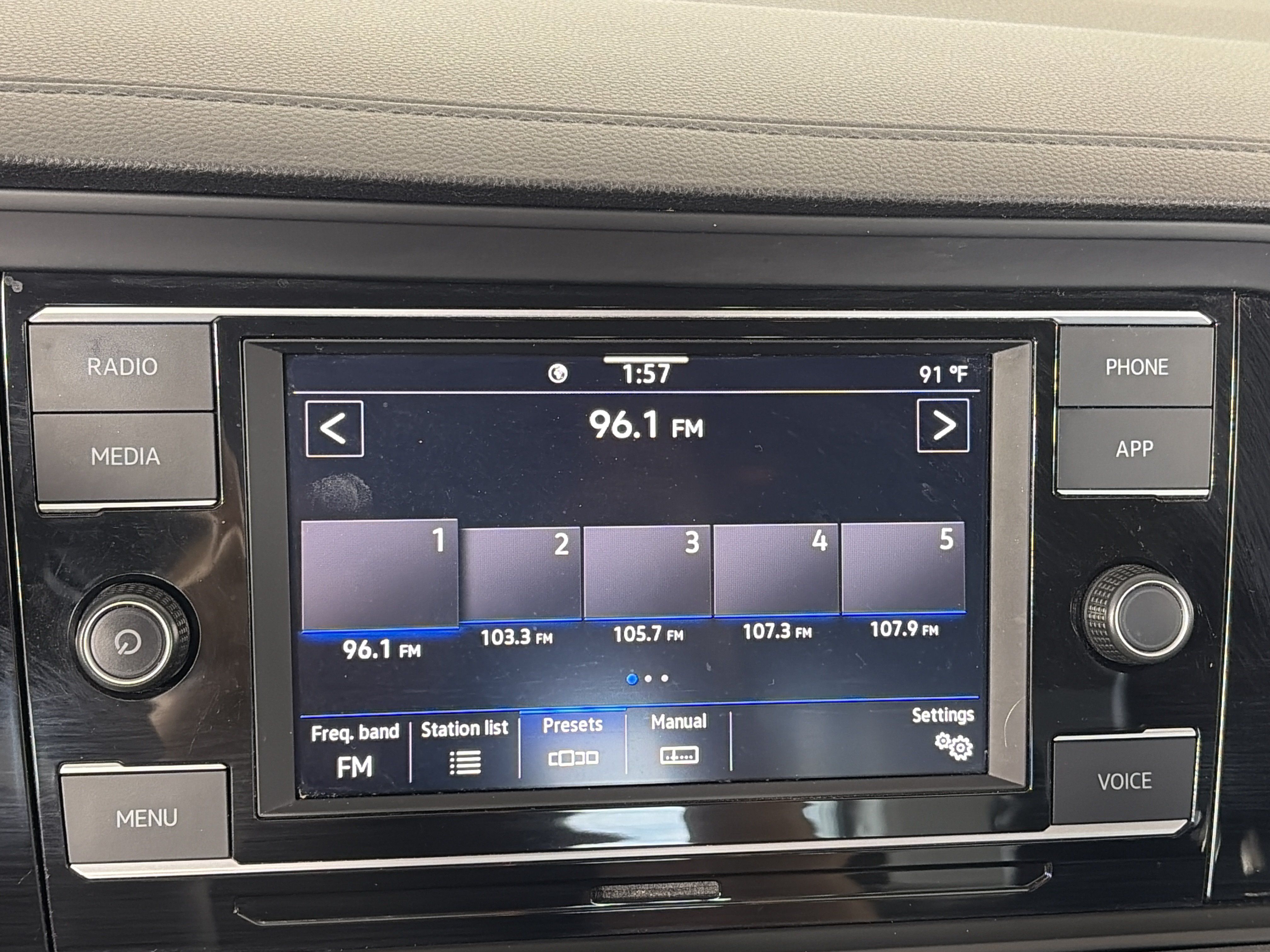 Used 2023 Volkswagen Jetta SE FWD image 17