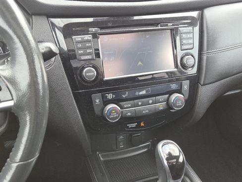 Used 2017 Nissan Rogue SL w/ SL Premium Package image 28