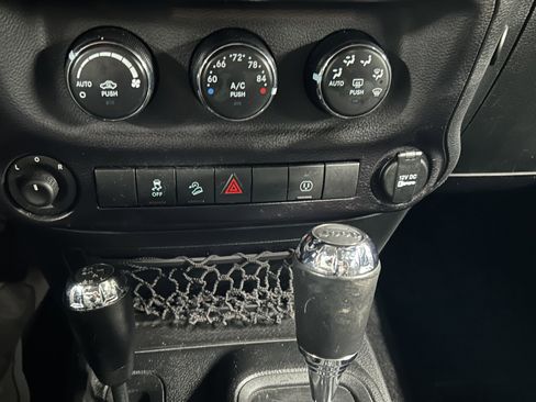 Used 2015 Jeep Wrangler Unlimited Sahara w/ Connectivity Group image 35