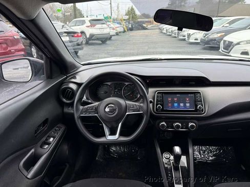 Used 2019 Nissan Kicks S image 13