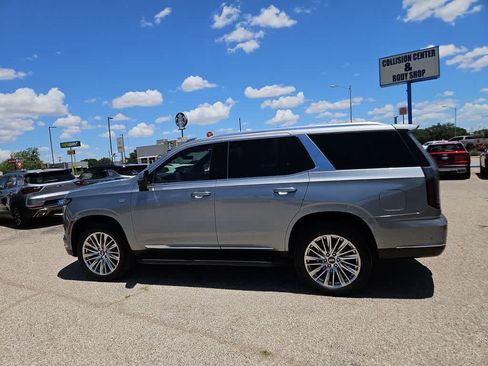 Used 2025 Cadillac Escalade Premium Luxury AWD/4WD image 5