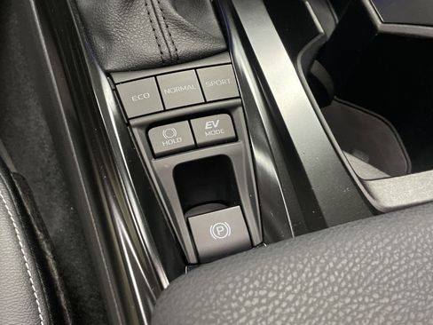 Used 2025 Toyota Camry SE image 17