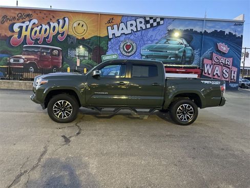 Used 2021 Toyota Tacoma TRD Sport w/ Technology Package image 2