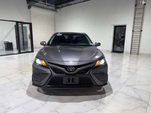 Used 2021 Toyota Camry SE image 2