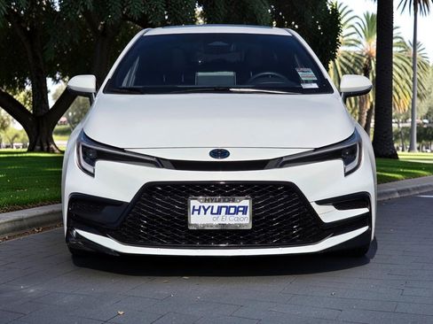 Used 2025 Toyota Corolla SE w/ SE Premium Package FWD image 3
