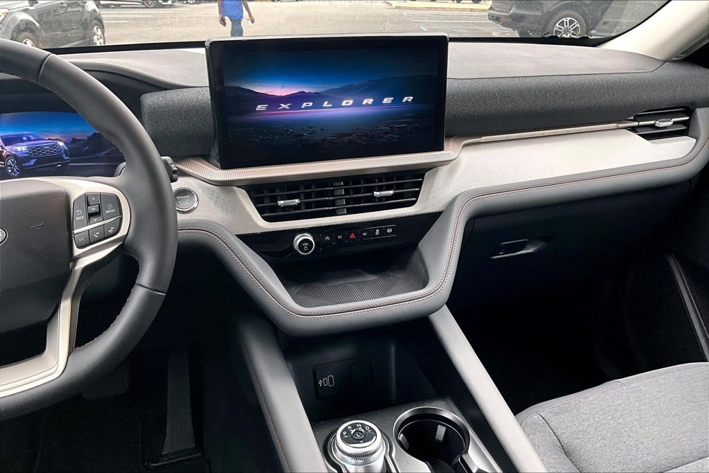New 2026 Ford Explorer Active RWD image 7