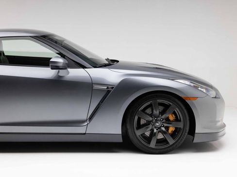 Used 2010 Nissan GT-R Premium AWD/4WD image 27