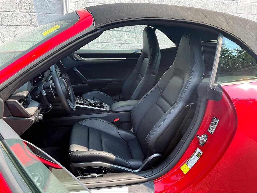 Used 2023 Porsche 911 Carrera RWD image 5