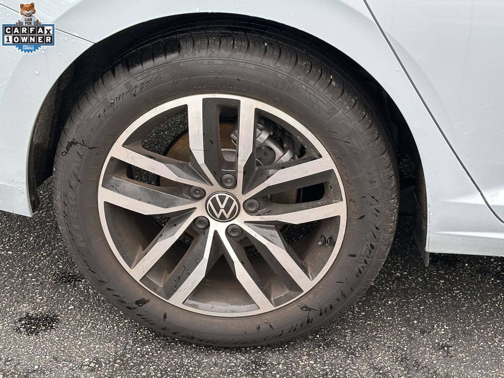 Used 2026 Volkswagen Jetta SE FWD image 8