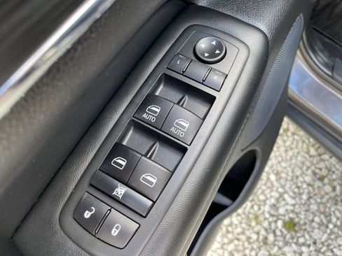 Used 2020 Jeep Grand Cherokee Limited AWD/4WD image 26