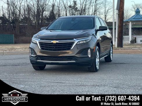 Used 2023 Chevrolet Equinox LT image 2