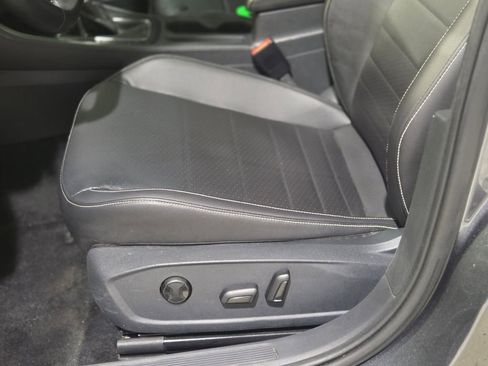 Used 2023 Volkswagen Jetta SE w/ Panoramic Sunroof Package image 25