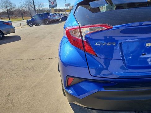 Used 2020 Toyota C-HR LE image 10