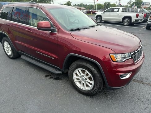 Used 2019 Jeep Grand Cherokee Laredo RWD image 3