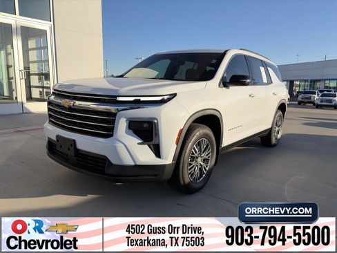 Used 2025 Chevrolet Traverse LT w/ LPO, Floor Liner Package image 1