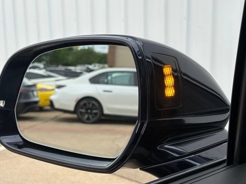 Used 2021 Bentley Bentayga AWD/4WD image 19