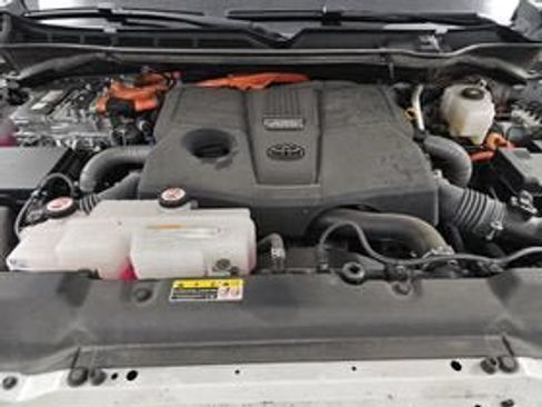 Used 2024 Toyota Sequoia Platinum AWD/4WD image 13