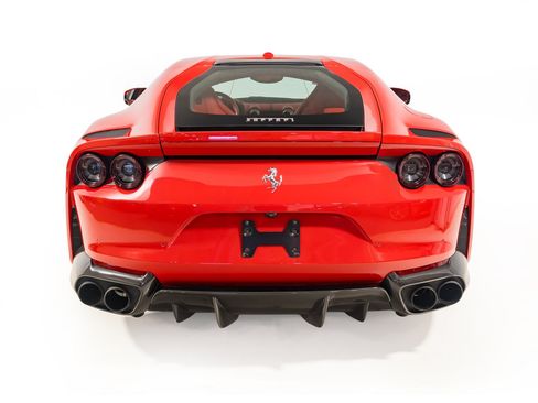 Used 2018 Ferrari 812 Superfast RWD image 8