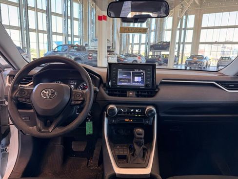 Used 2022 Toyota RAV4 LE AWD/4WD image 11