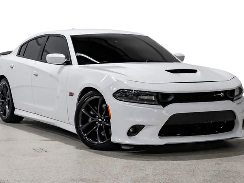 Used 2019 Dodge Charger Scat Pack w/ Technology Group RWD image 4