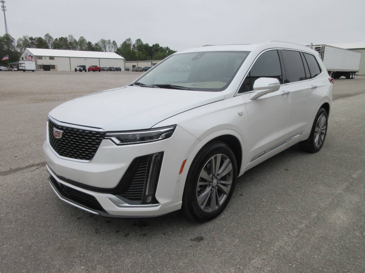 Used 2025 Cadillac XT6 Premium Luxury w/ Platinum Package FWD image 2