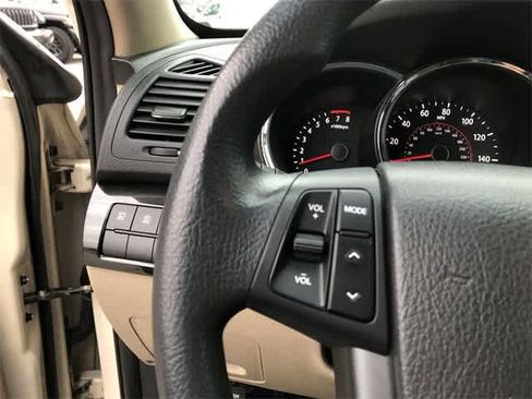 Used 2011 Kia Sorento LX image 19