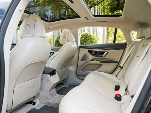 Used 2022 Mercedes-Benz EQS 450+ Sedan image 45