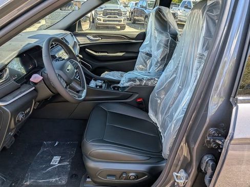 New 2026 Jeep Grand Cherokee L Limited w/ Limited Altitude Package AWD/4WD image 9