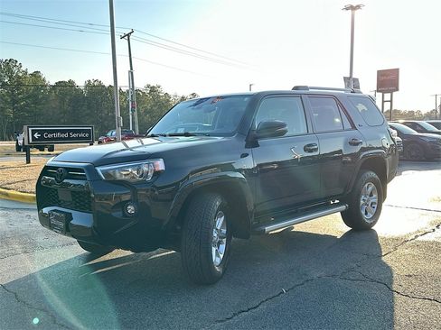 Used 2022 Toyota 4Runner SR5 Premium image 2