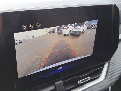 Used 2025 Chevrolet Equinox LT image 7