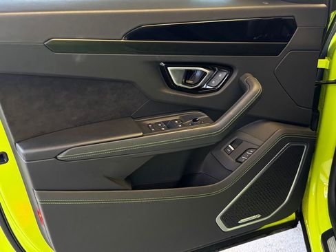 Used 2022 Lamborghini Urus image 16