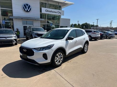 Used 2023 Ford Escape Active w/ Tech Pack #1 FWD image 1