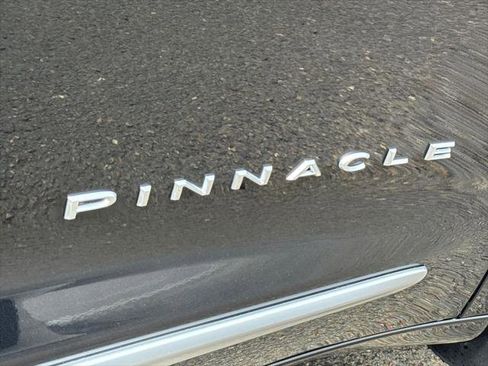 Certified 2022 Chrysler Pacifica Pinnacle FWD image 8