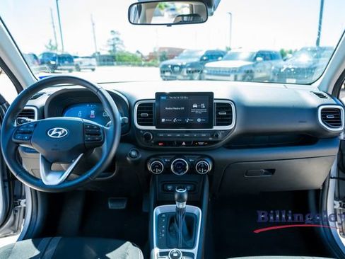 Used 2025 Hyundai Venue SEL FWD image 13