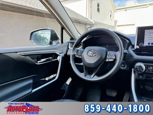 Used 2025 Toyota RAV4 XLE AWD/4WD image 37