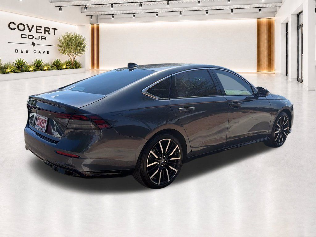 Used 2025 Honda Accord Touring image 9