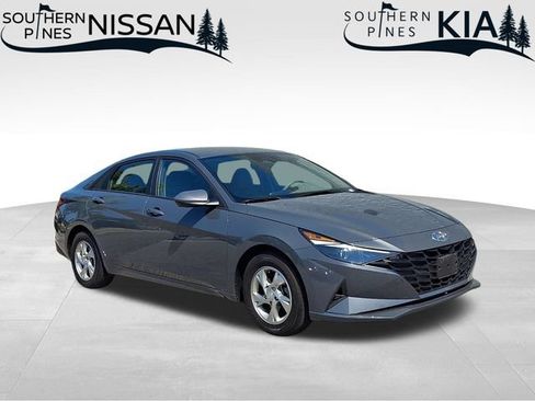 Used 2023 Hyundai Elantra SE w/ Preferred Accessory Package FWD image 1