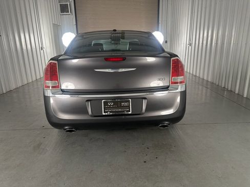 Used 2014 Chrysler 300 image 6