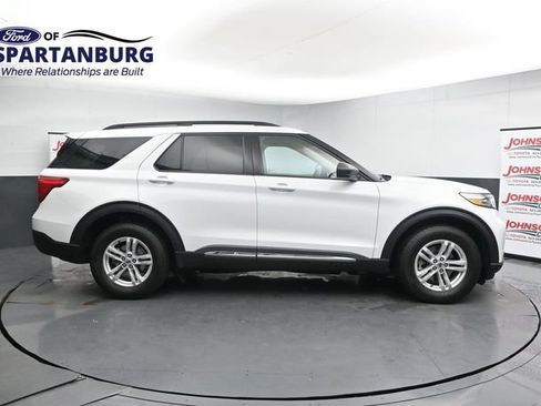 Certified 2024 Ford Explorer XLT w/ Equipment Group 202A AWD/4WD image 8