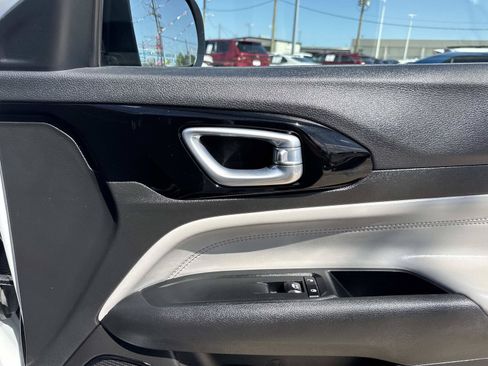Used 2025 Jeep Compass Limited AWD/4WD image 14