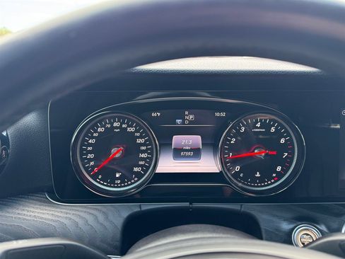 Used 2017 Mercedes-Benz E 300 4MATIC image 7