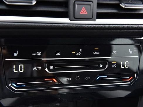 New 2026 Volkswagen Taos SE FWD image 14
