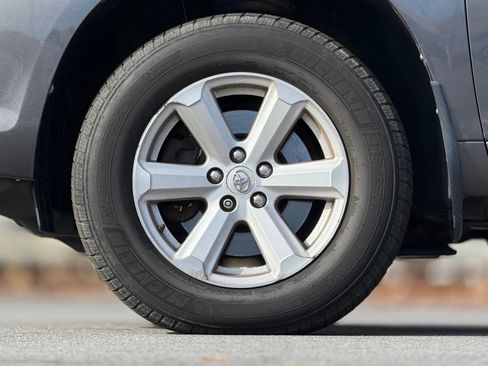 Used 2010 Toyota Highlander SE image 29