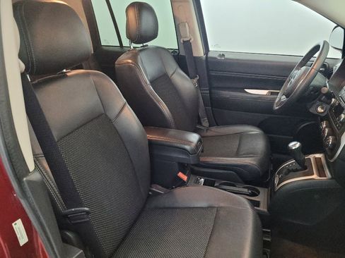 Used 2014 Jeep Compass Latitude w/ Sun/Sound Group AWD/4WD image 21