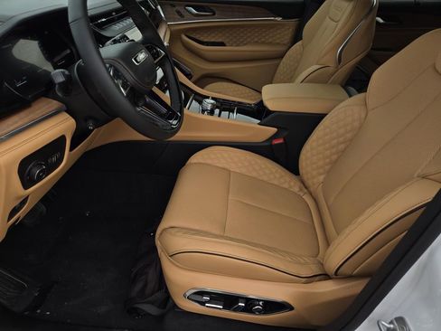 New 2026 Jeep Grand Cherokee Summit w/ Obsidian Package image 18